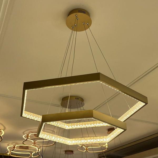Pendente Hex Dourado 60/40cm 30W/20W 3000K Bivolt - Bella Iluminação - GD005 Imagem de Pendente Hex Dourado 60/40cm 30W/20W 3000K Bivolt - Bella Iluminação - GD005