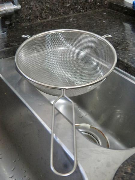 Imagem de Peneira em aço inox de cozinha coar 18cm MimoStyle escorrer macarrão arroz legumes Polvilhar Coador mimo364