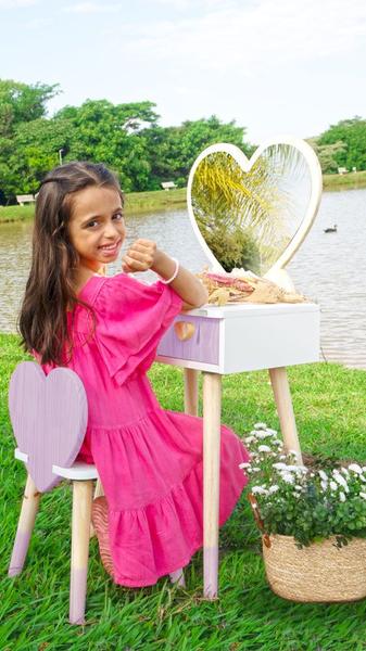 Imagem de Penteadeira Infantil com Cadeirinha e Espelho Coração Tamanho G