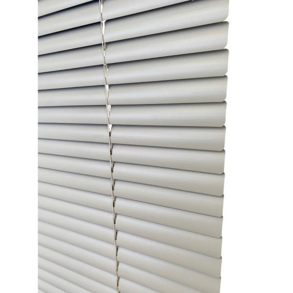 Imagem de Persiana Horizontal PVC Cinza 140 (L) x 160 (A) Lâminas Resistentes Flexíveis C/ Kit de Instalação