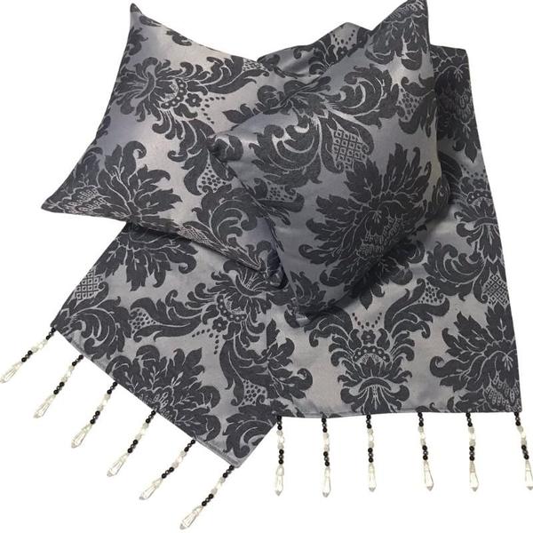 Peseira Casal/Queen Com Pedraria Jacquard 2 Capas Almofadas - INGRID BORDADOS Imagem de Peseira Casal/Queen Com Pedraria Jacquard 2 Capas Almofadas