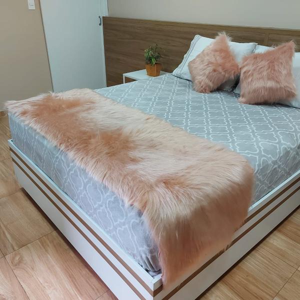 Imagem de Peseira Decorativa Luxo para Cama Queen Casal em Pelúcia Pelo Alto de 7 Cm - 2,00 X 0,50 M