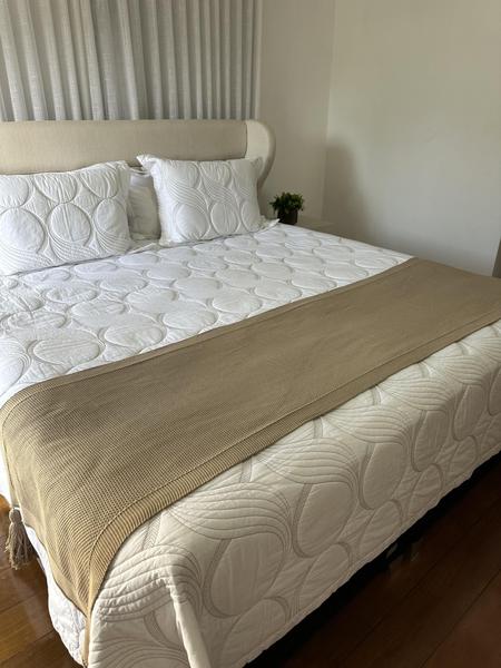 Imagem de Peseira Manta Decorativa Pompom Sofá Sala Cama King Luxo Tricot 260x60cm