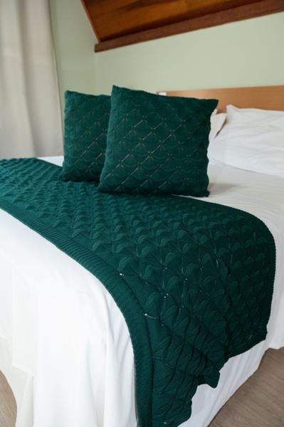 Imagem de Peseira Manta Tricot Cama Queen Decorativa 230x60cm com 2 Capas Almofadas 45x45cm