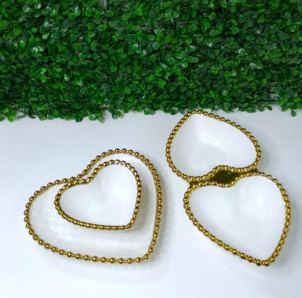 Petisqueira Divisórias Dupla ou Tripla em Cerâmica Branco Alto Brilho Design de Coração, Detalhes em Dourado - RIO TIJUCAS Imagem de Petisqueira Divisórias Dupla ou Tripla em Cerâmica Branco Alto Brilho Design de Coração, Detalhes em Dourado