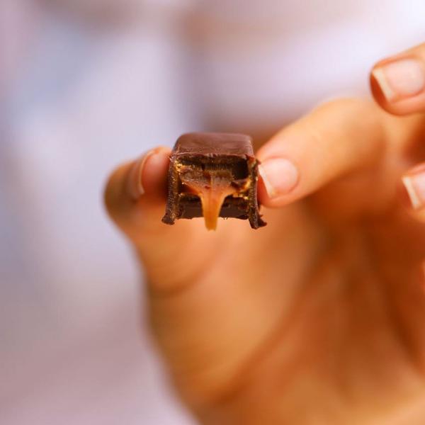 Imagem de Pingo de Leite Com Cobertura de Chocolate Doce de Leite Gotas de Leite Avaré 100g