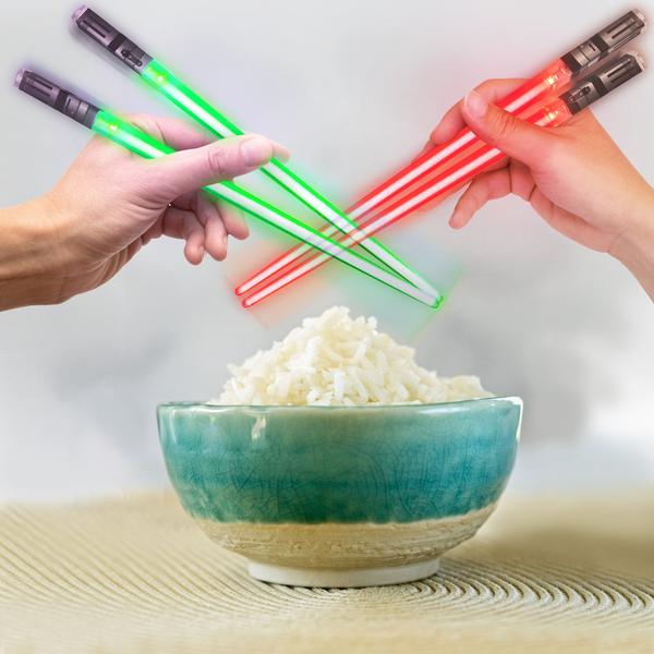 Imagem de Pique sabres light up lightsaber chopsticks (4 pares, vermelho, azul, verde, roxo)