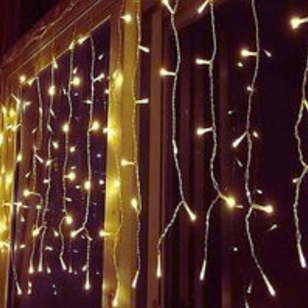 Pisca pisca de led cascata branco quente 2,3m com 100 lampadas natal - fartex Imagem de Pisca pisca de led cascata branco quente 2,3m com 100 lampadas natal - fartex
