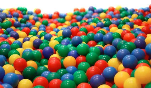 Piscina Infantil Inflável Mickey 100 litros + 50 Bolinhas - Brinquedos de Montar Imagem de Piscina Infantil Inflável Mickey 100 litros + 50 Bolinhas