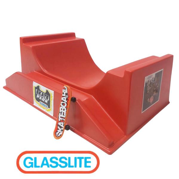 Imagem de Pista com skate dedo half rampa corrimão vermelha  glasslite