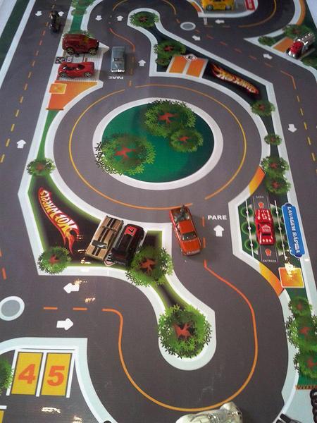 Imagem de Pista Para Brincar Com Carrinhos Hot Wheels Kids 1,20X0,60M