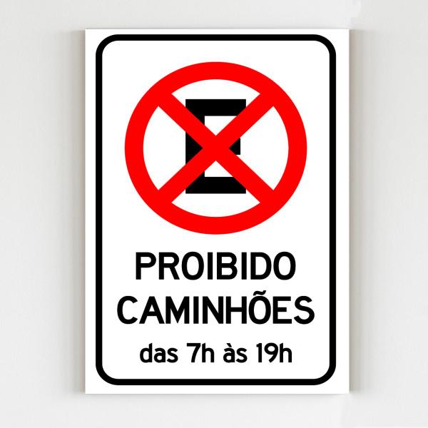 Imagem de Placa de aviso estacionamento proibido caminhões das 7 a 19