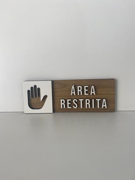 Imagem de Placa de sinalização Área Restrita em mdf