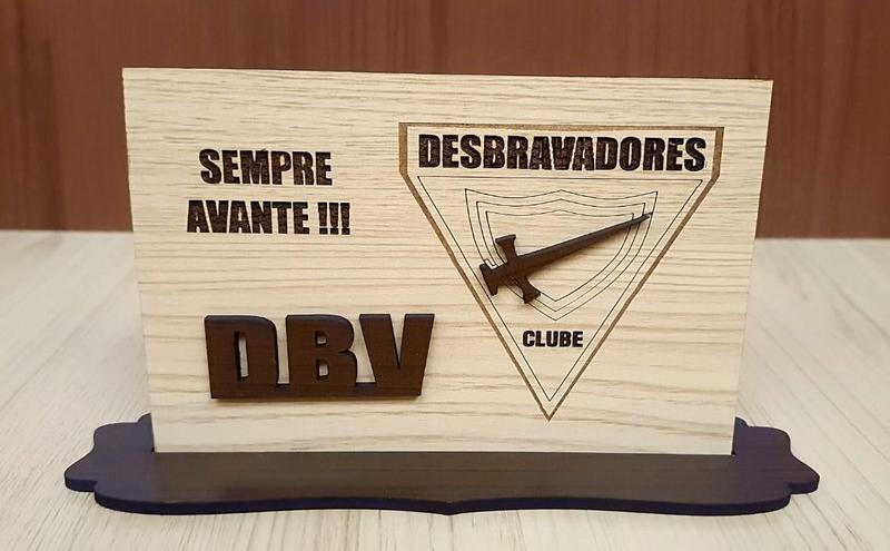 Placa Decorativa Para Mesa Desbravador Dbv - Lualki Imagem de Placa Decorativa Para Mesa Desbravador Dbv