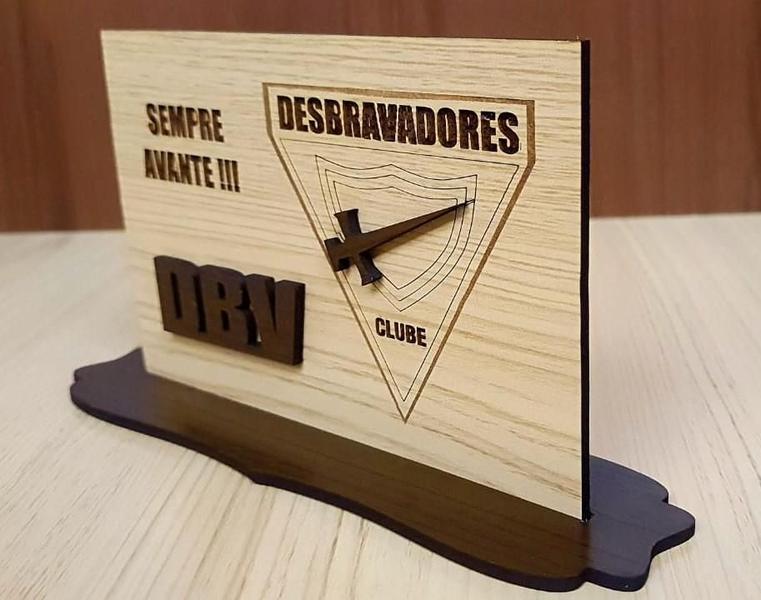 Placa Decorativa Para Mesa Desbravador Dbv - Lualki Imagem de Placa Decorativa Para Mesa Desbravador Dbv