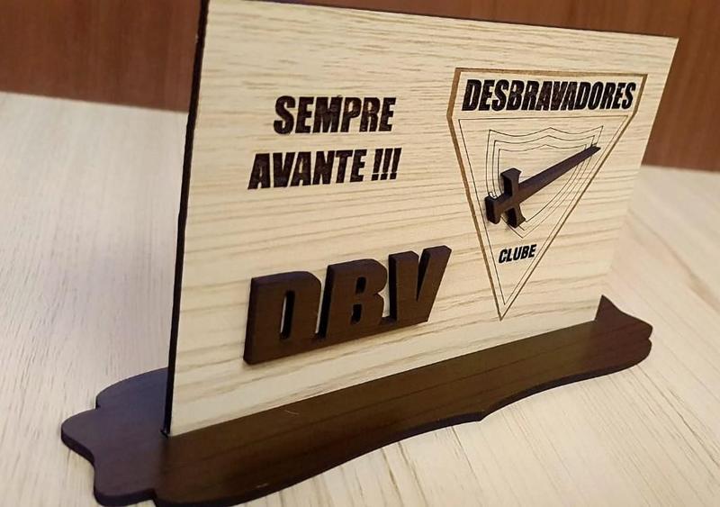 Placa Decorativa Para Mesa Desbravador Dbv - Lualki Imagem de Placa Decorativa Para Mesa Desbravador Dbv