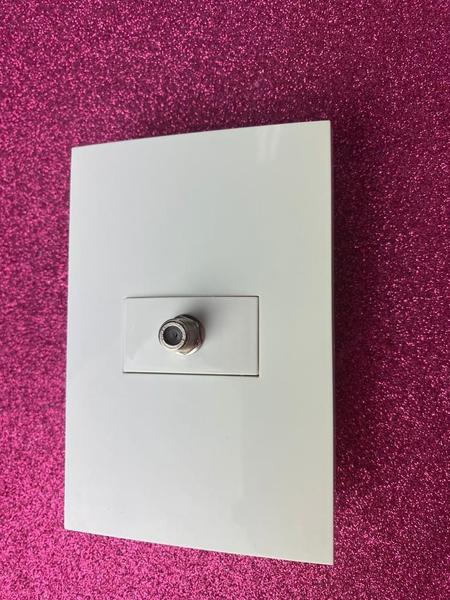 Placa Enerbras Dubai Branco 4x2 - ED5311-E4 Imagem de Placa Enerbras Dubai Branco 4x2 - ED5311-E4