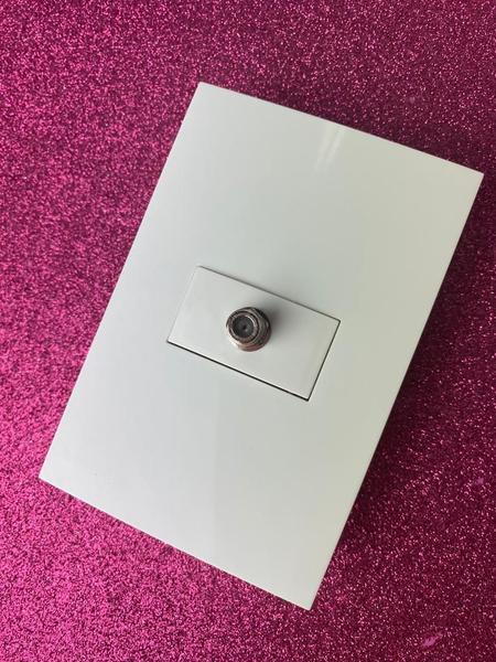 Placa Enerbras Dubai Branco 4x2 - ED5311-E4 Imagem de Placa Enerbras Dubai Branco 4x2 - ED5311-E4