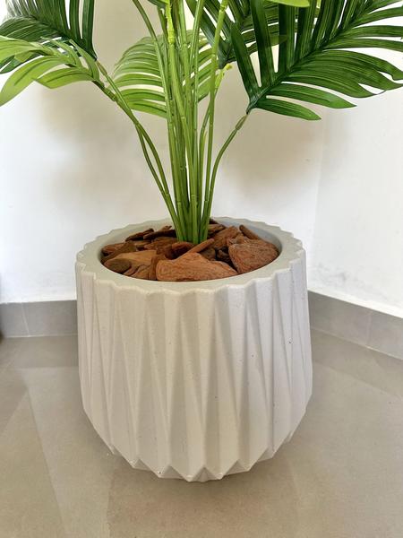 Planta Artificial Palmeira Com Vaso Origami Completo - PlantaImport Imagem de Planta Artificial Palmeira Com Vaso Origami Completo