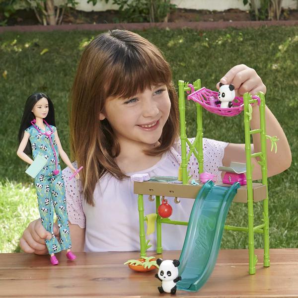 Playset Barbie com Boneca - Cuidados e Resgates de Panda - Mattel Imagem de Playset Barbie com Boneca - Cuidados e Resgates de Panda - Mattel