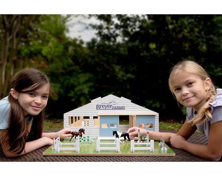 Imagem de Playset Breyer Horses Farms Deluxe Arena Stable com 2 cavalos