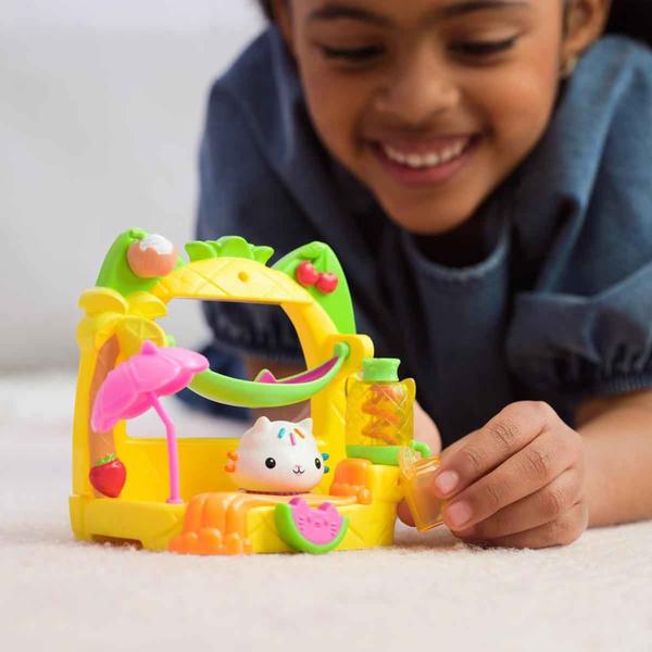 Playset com Mini Figura - Varanda com Cakey Cat - Casa da Gabby - Sunny Imagem de Playset com Mini Figura - Varanda com Cakey Cat - Casa da Gabby - Sunny