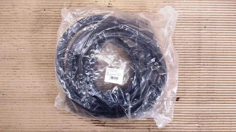 Pneu de Luxo com Buraco para Friso de Ótima Qualidade - Vidropeças Bauru Imagem de Pneu de Luxo com Buraco para Friso de Ótima Qualidade