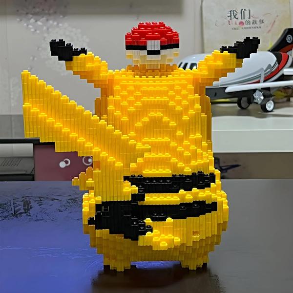 Pokémon Pikachu Diamante - Kit de Micro Blocos de Construção (5210 Peças) Imagem de Pokémon Pikachu Diamante - Kit de Micro Blocos de Construção (5210 Peças)
