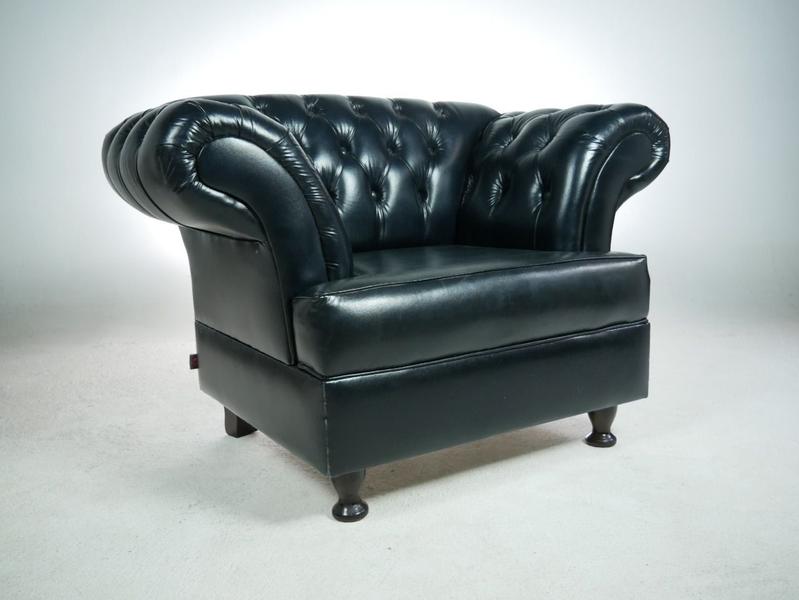 Imagem de Poltrona Chesterfield Imperador + Puff Banqueta Quadrado Decorativo