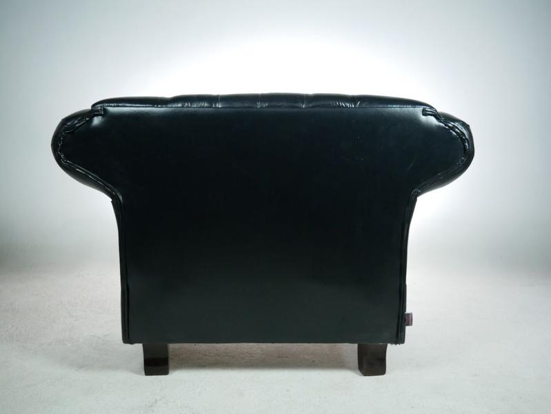 Imagem de Poltrona Chesterfield Imperador + Puff Banqueta Quadrado Decorativo