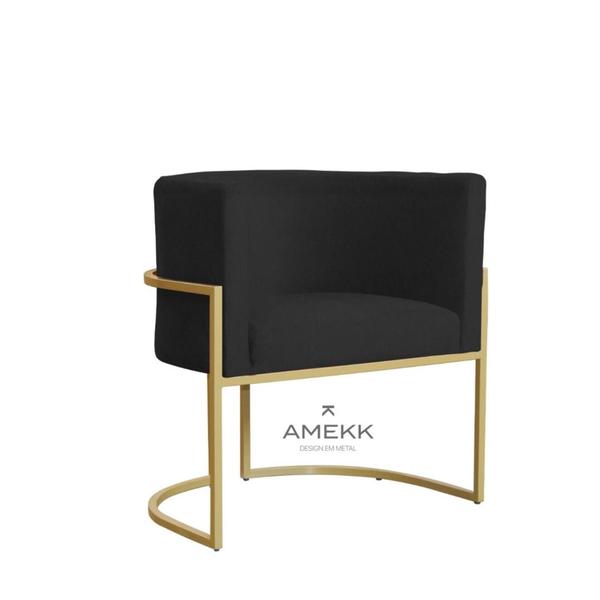 Imagem de Poltrona decorativa base de metal dourado com veludo Amekk Design