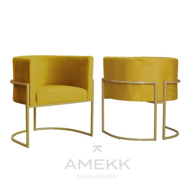 Imagem de Poltrona decorativa base de metal dourado com veludo Amekk Design