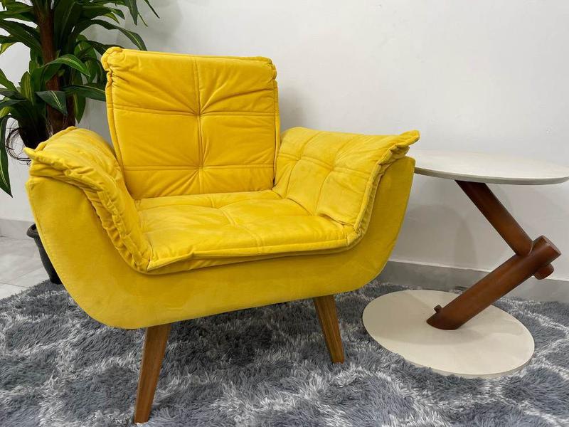 Imagem de Poltrona Decorativa Opala  Amarelo Veludão