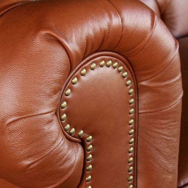 Imagem de Poltrona Decorativa Sala de Estar Chesterfield Duo Couro Conhaque Brilho - Gran Belo