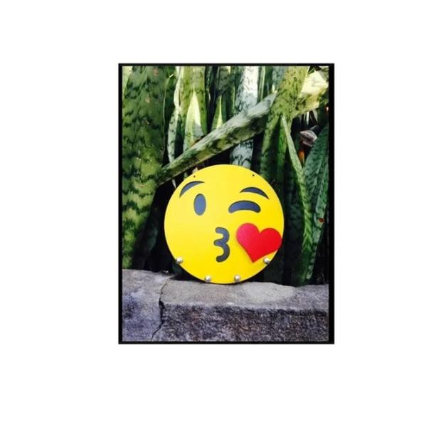 Imagem de Porta Chaves De Parede Em Relevo Porta Chaves Emoji Coração