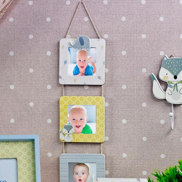 Imagem de Porta-Retrato Infantil de madeira para 3 fotos 