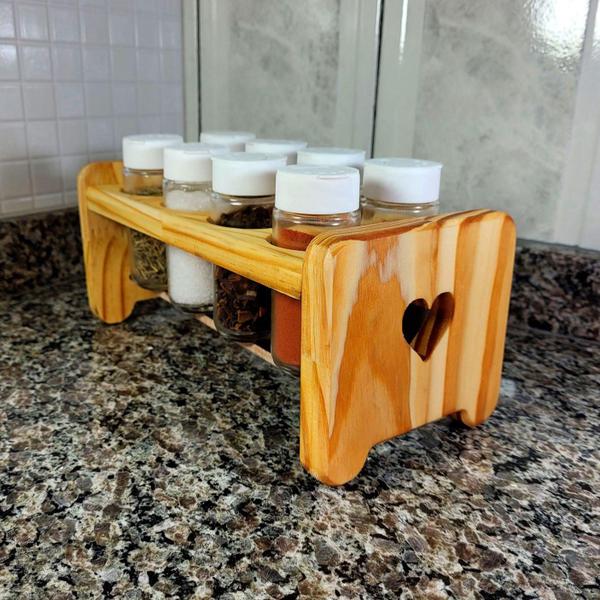 Imagem de Porta Tempero - BASTEI Acompanha 8 Potes de vidro 100Ml com Tampas Dosadoras - Decorativo-Prático-Moderno-Madeira-Exclusivo-Pinus-Cozinha-Coração