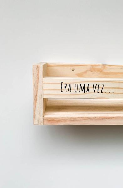 Imagem de Prateleira ''Era uma vez...'' em Madeira Pinus (60cmx15cm)