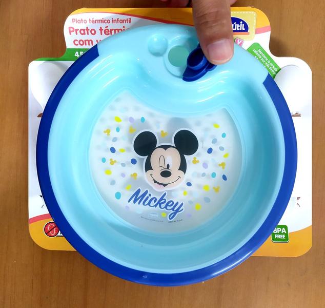 Prato para Bebês Térmico Gruda na Mesa 2 Colheres do Mickey - Plasútil Imagem de Prato para Bebês Térmico Gruda na Mesa 2 Colheres do Mickey