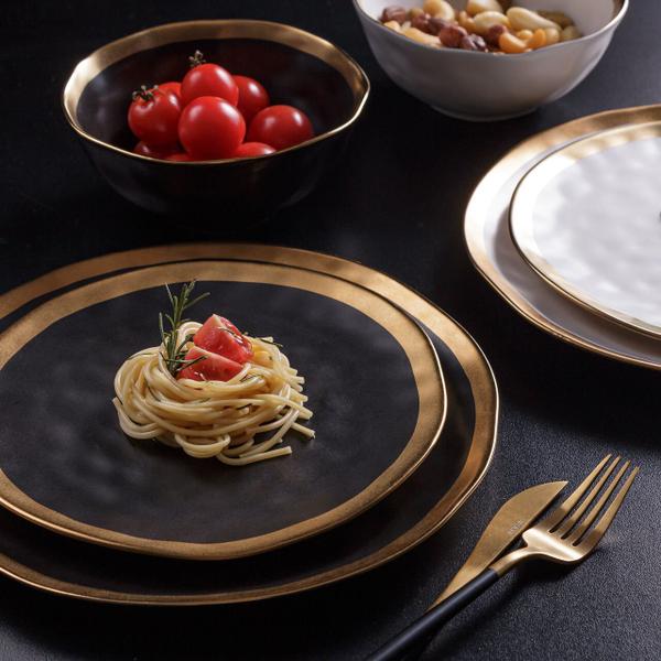 Prato raso 25 cm de porcelana preto e dourado Dubai Wolff- 18064 Imagem de Prato raso 25 cm de porcelana preto e dourado Dubai Wolff- 18064