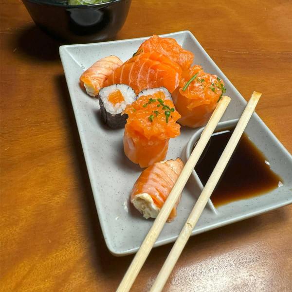 Prato Retangular 19cm Melamina com Molheira Sushi Lyor Tóquio Granilite Avulso Imagem de Prato Retangular 19cm Melamina com Molheira Sushi Lyor Tóquio Granilite Avulso