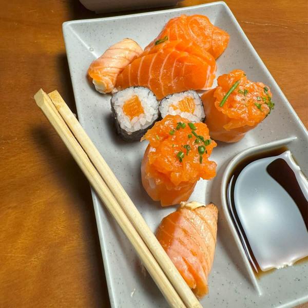 Prato Retangular 19cm Melamina com Molheira Sushi Lyor Tóquio Granilite Avulso Imagem de Prato Retangular 19cm Melamina com Molheira Sushi Lyor Tóquio Granilite Avulso