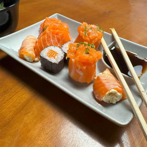 Prato Retangular 19cm Melamina com Molheira Sushi Lyor Tóquio Granilite Avulso Imagem de Prato Retangular 19cm Melamina com Molheira Sushi Lyor Tóquio Granilite Avulso