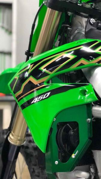 Imagem de Protetor de Radiador Lateral Kawasaki KX 250-450XC 2021-2023 / KXF 250-450 2019-2023 (Cross e XC) - Alumínio Polido (com sup. para ventilador)