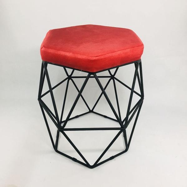 Imagem de Puff Decorativo Aramado Preto Vermelho Suede Hexâgono Geométrico