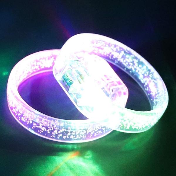 Imagem de Pulseiras LED Light Up DAOKEY Flashing Colorful, pacote com 24