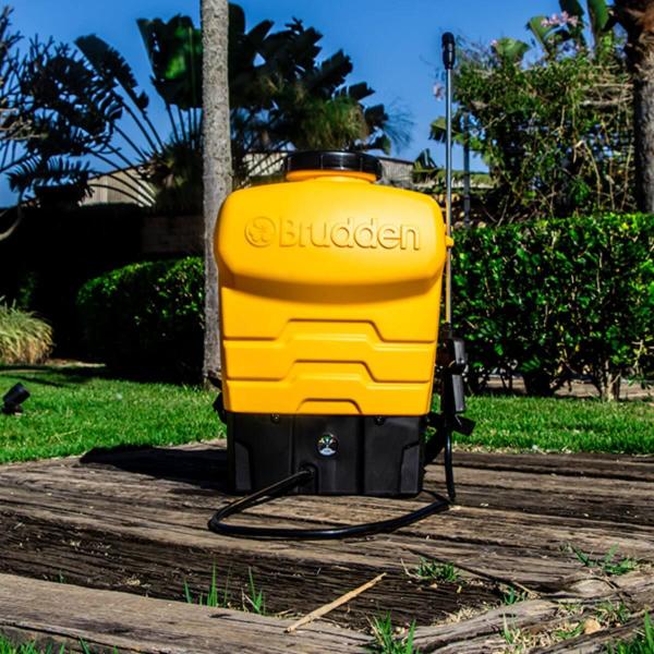 Pulverizador Costal a Bateria 20L PB20B - Brudden Imagem de Pulverizador Costal a Bateria 20L PB20B - Brudden