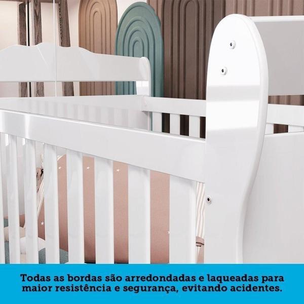 Imagem de Quarto de Bebê Berço Americano e Guarda Roupa com Janelas Retangulo Cocada Espresso Móveis Branco Brilho