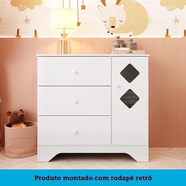 Imagem de Quarto de Bebê Cômoda com Janelas Losango e Berço Americano Cocada Yescasa Branco Brilho