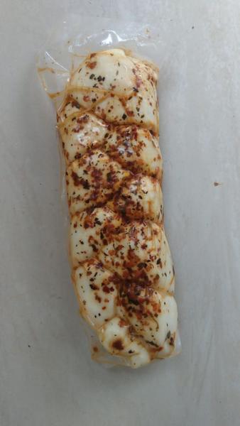 Imagem de Queijo temperado com pimenta calabresa e orégano